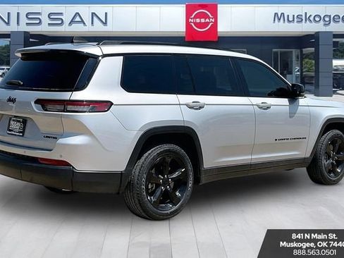 Used 2024 Jeep Grand Cherokee L Limited w/ Black Appearance Package AWD/4WD image 5