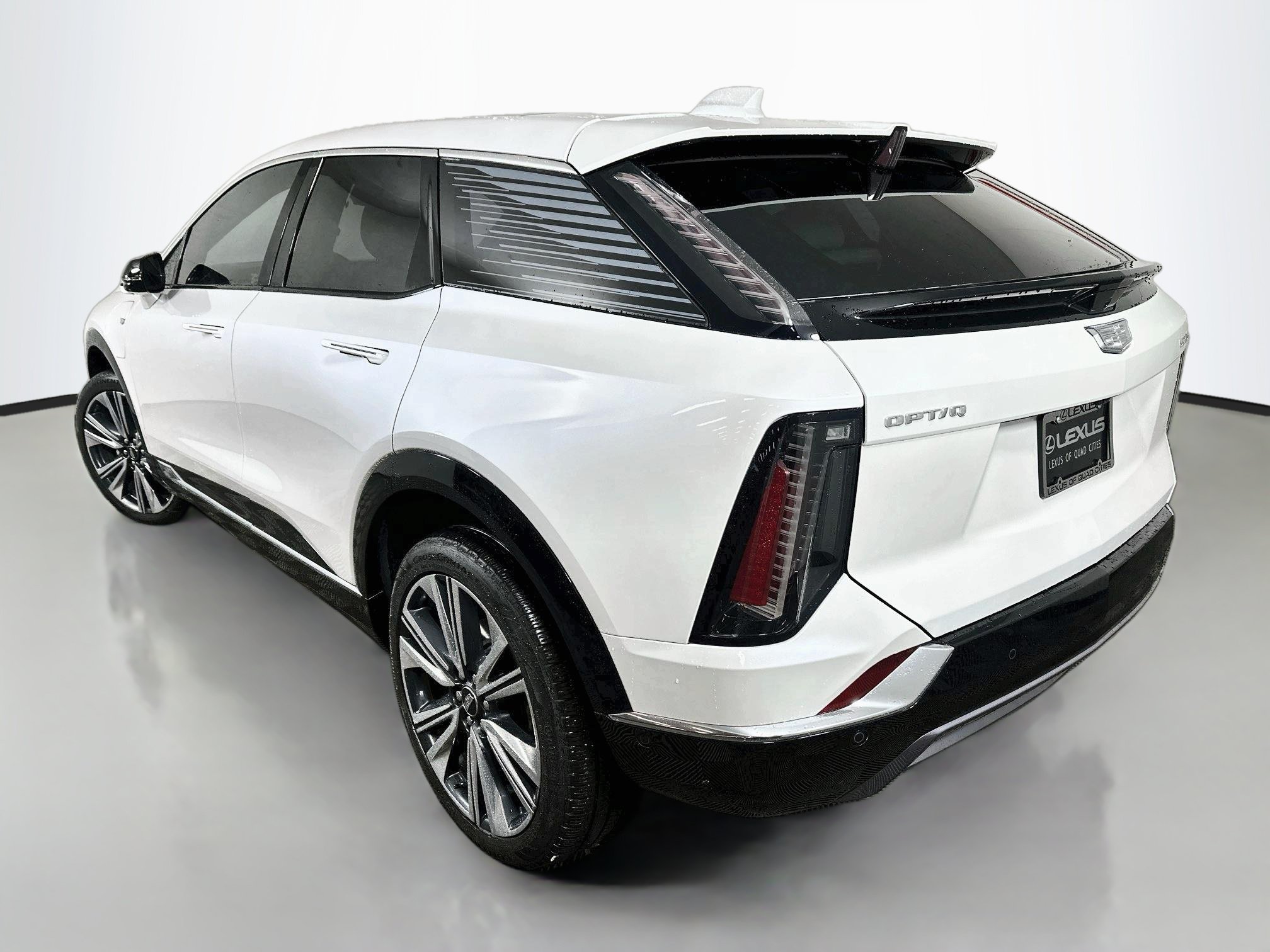 Used 2025 Cadillac Optiq Luxury 2 AWD/4WD image 5
