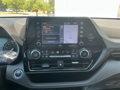 Used 2021 Toyota Highlander XSE AWD/4WD image 24