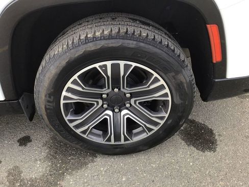 Used 2024 Jeep Wagoneer L Series II w/ Flexible Seating Group image 10