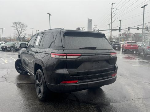Used 2023 Jeep Grand Cherokee Limited w/ Black Appearance Package image 5