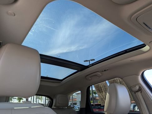 Used 2022 Lincoln Corsair Reserve w/ Luxury Package image 3