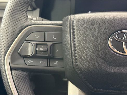 Certified 2024 Toyota Tacoma SR5 AWD/4WD image 18