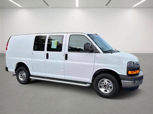 Used 2023 GMC Savana 2500 image 6