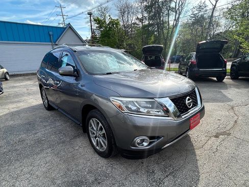 Used 2016 Nissan Pathfinder SV w/ Cargo Package image 15