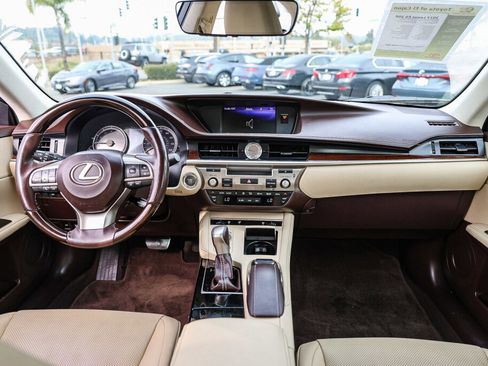 Used 2017 Lexus ES 350 ES 350 w/ Navigation System Package image 2