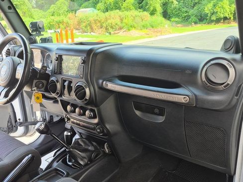 Used 2012 Jeep Wrangler Sport AWD/4WD image 46