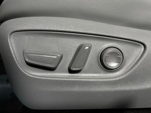Used 2026 Toyota Highlander Platinum AWD/4WD image 14