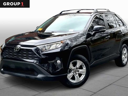 Used 2020 Toyota RAV4 XLE image 1
