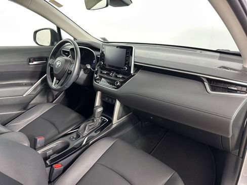 Certified 2022 Toyota Corolla Cross XLE image 25