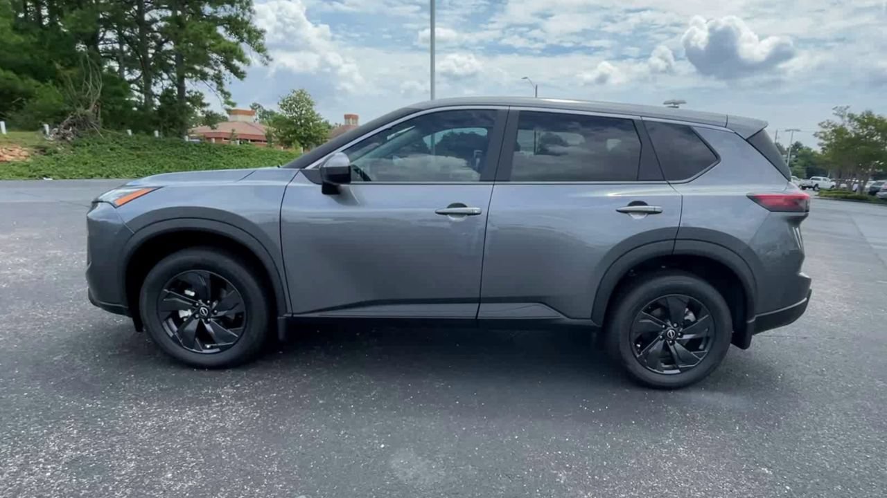 Used 2026 Nissan Rogue SV FWD image 5