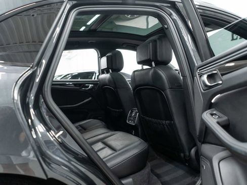 Used 2023 Porsche Macan Turbo image 12