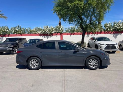 Used 2025 Toyota Camry LE image 3