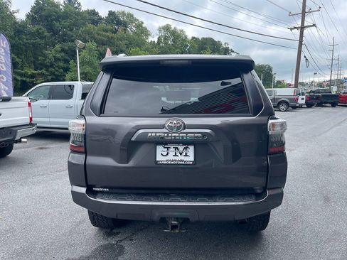 Used 2017 Toyota 4Runner SR5 AWD/4WD image 6