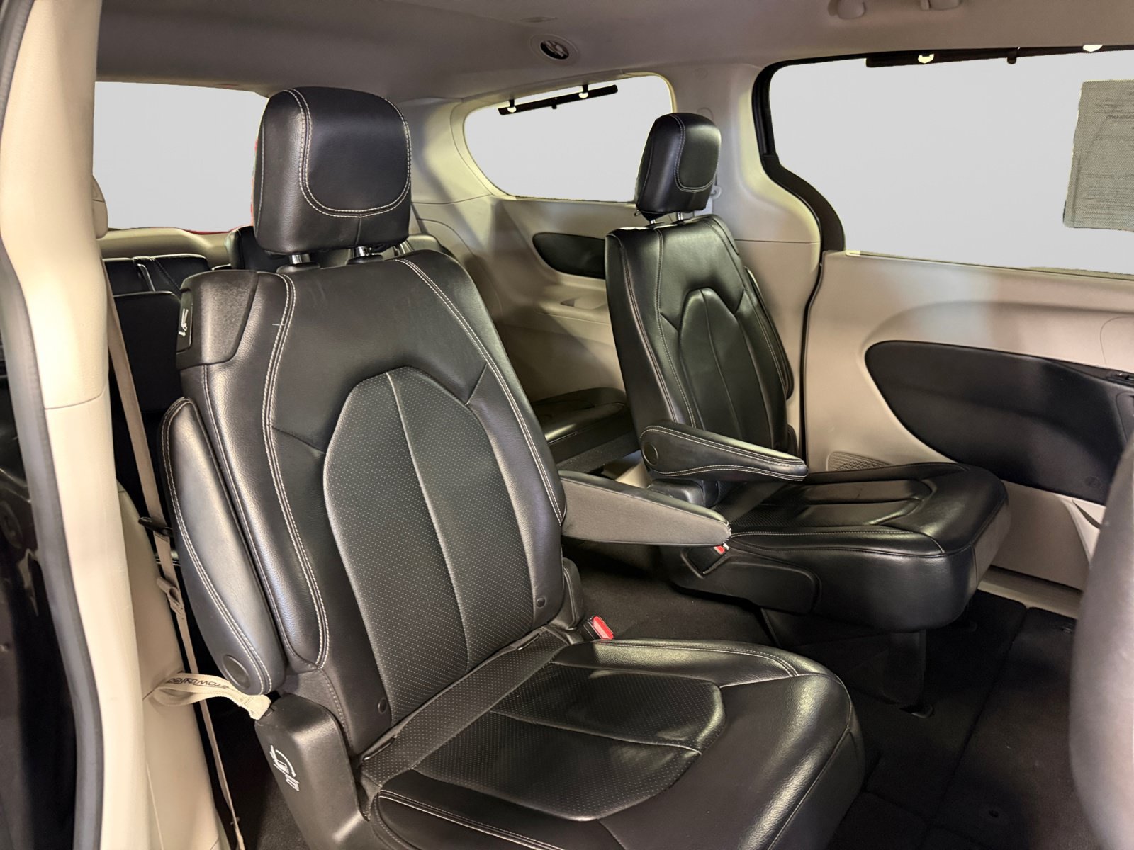 Used 2022 Chrysler Pacifica Touring-L FWD image 24