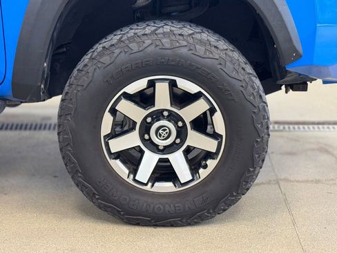 Used 2020 Toyota Tacoma TRD Off-Road w/ Technology Package AWD/4WD image 4