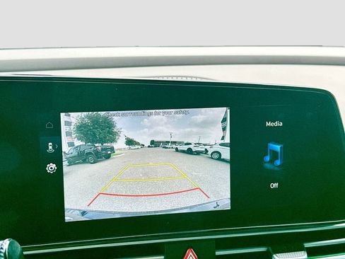 Used 2024 Hyundai Elantra SEL FWD image 17