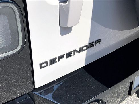 New 2026 Land Rover Defender 130 X-Dynamic SE AWD/4WD image 9