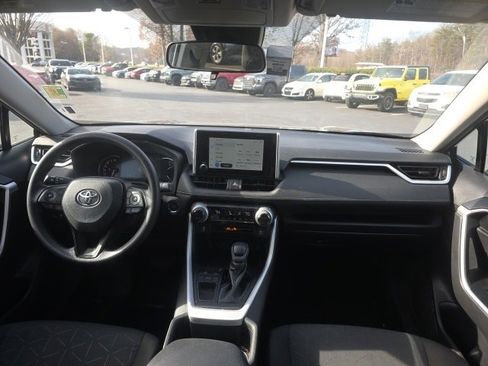 Used 2024 Toyota RAV4 XLE image 9