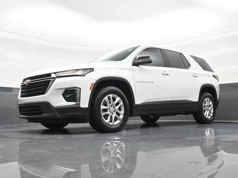 Used 2023 Chevrolet Traverse LS FWD image 23