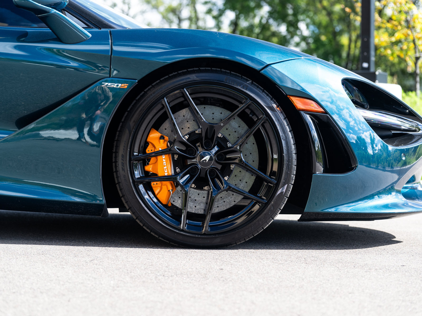 Used 2024 McLaren 750S Spider RWD image 12