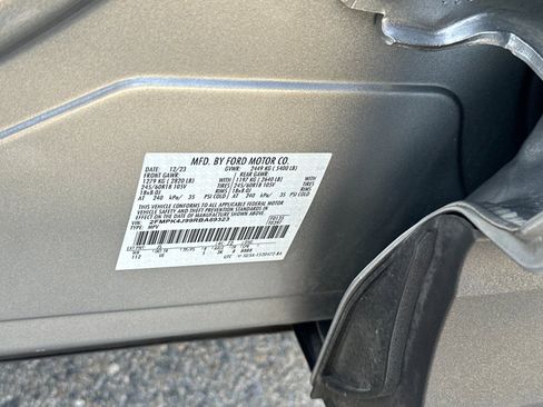 Used 2024 Ford Edge SEL image 36