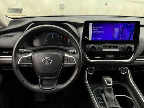 Used 2025 Toyota Grand Highlander XLE image 15