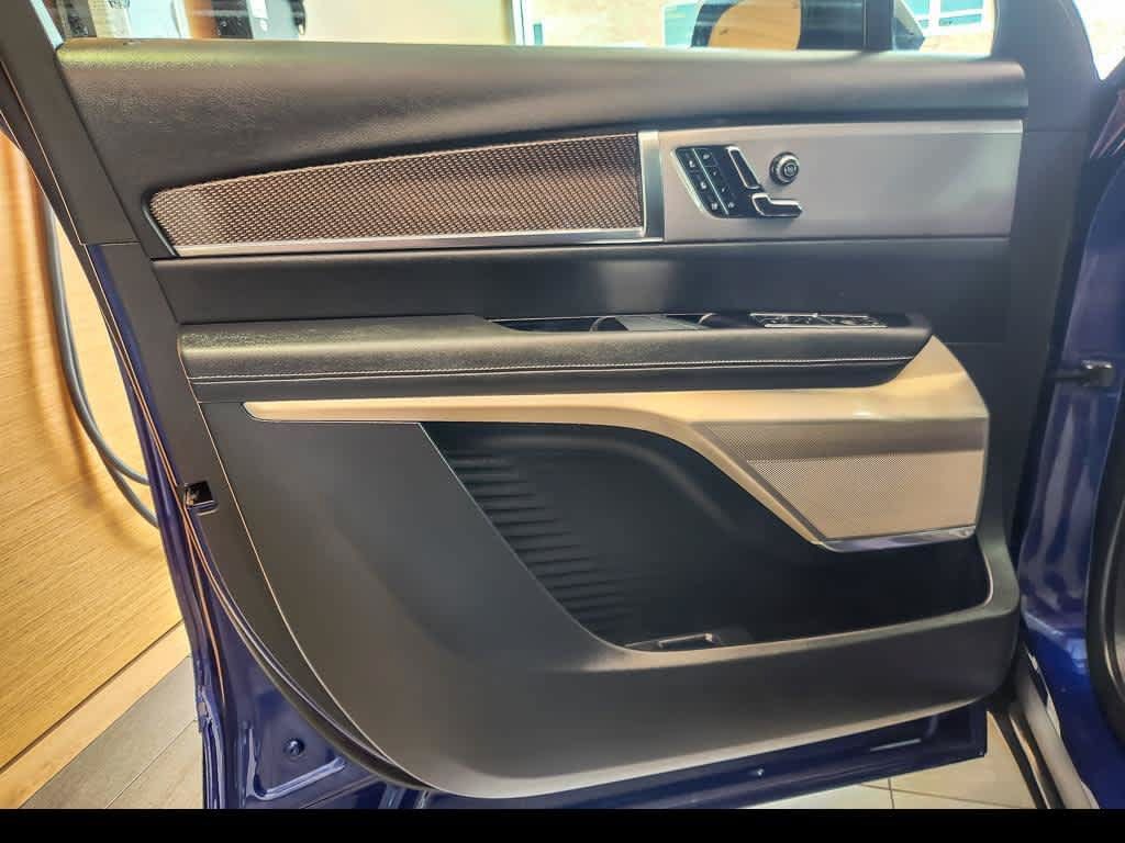 Certified 2026 Cadillac Vistiq Premium Luxury w/ LPO, Floor Liner Package AWD/4WD image 21