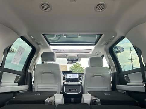 Used 2025 Ford Expedition Max Platinum AWD/4WD image 32