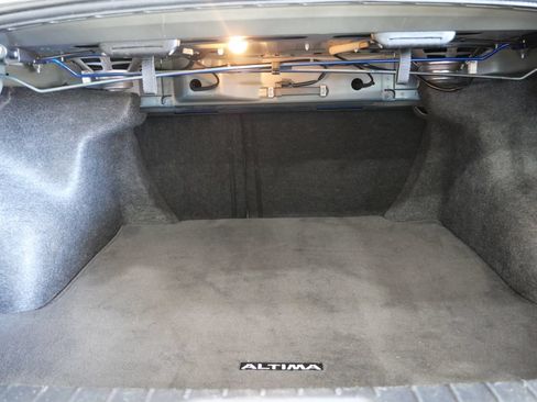 Used 2025 Nissan Altima 2.5 SV FWD image 23