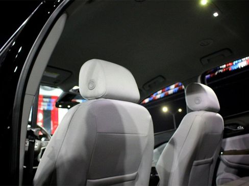 Used 2023 GMC Acadia SLE w/ Driver Convenience Package image 26