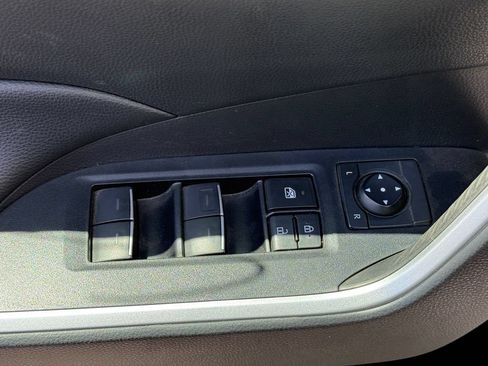 Used 2022 Toyota RAV4 XLE Premium FWD image 12