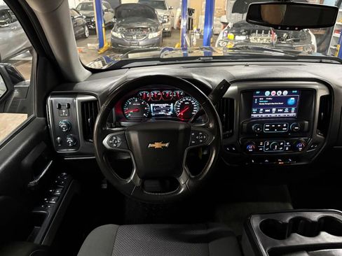 Used 2018 Chevrolet Silverado 1500 LT w/ Midnight Edition AWD/4WD image 17