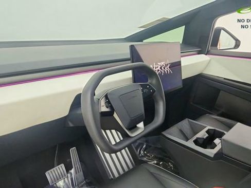Used 2024 Tesla Cybertruck AWD Crew Cab image 17
