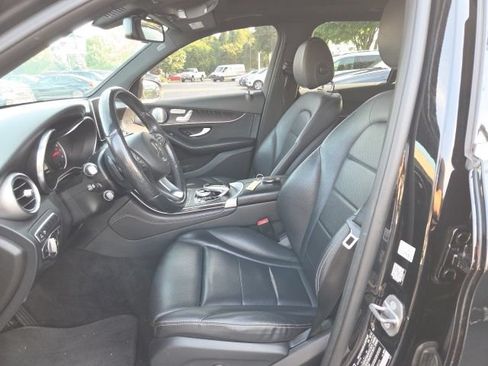 Used 2018 Mercedes-Benz GLC 300 4MATIC image 5