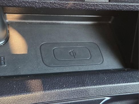 Used 2021 Toyota Tacoma Limited image 19