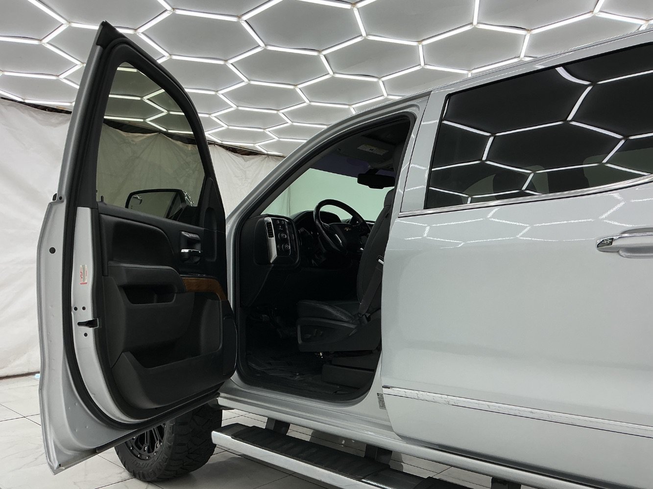 Used 2016 Chevrolet Silverado 1500 LTZ AWD/4WD image 18