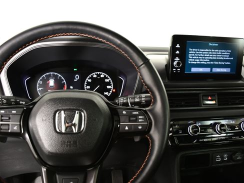 Used 2025 Honda Pilot TrailSport image 17