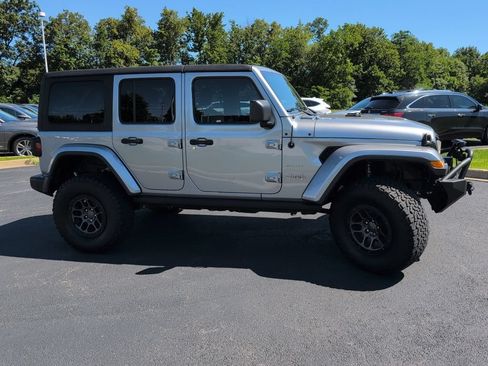 Used 2019 Jeep Wrangler Unlimited Sahara AWD/4WD image 6