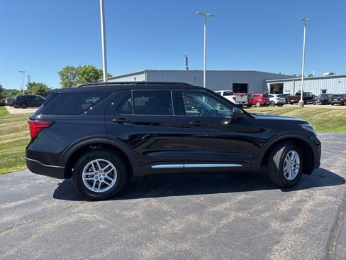 Certified 2025 Ford Explorer Active image 9