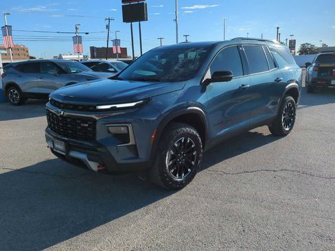 Used 2024 Chevrolet Traverse Z71 image 4