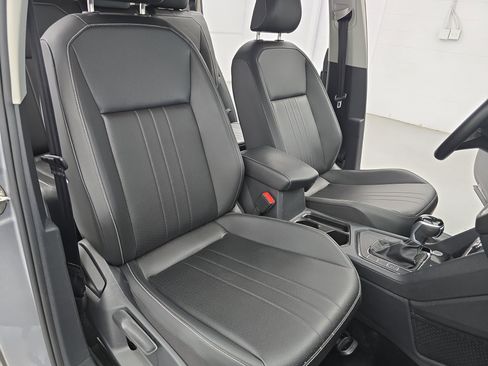 Used 2023 Volkswagen Tiguan SE FWD image 10