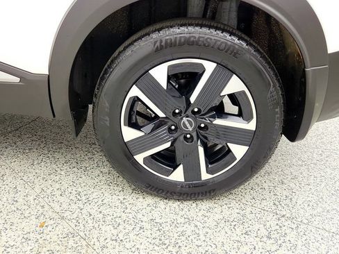 Used 2025 Nissan Kicks SV AWD/4WD image 9