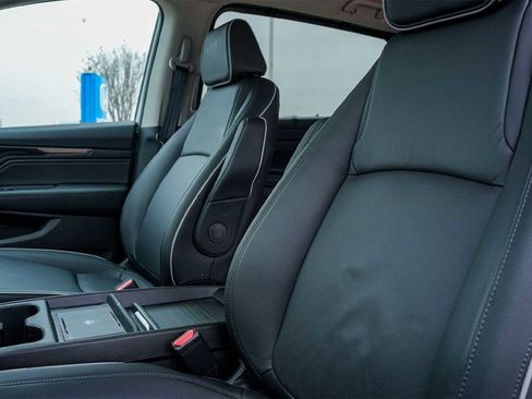 Used 2026 Honda Odyssey Touring image 11