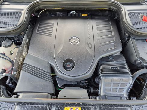 Certified 2024 Mercedes-Benz GLS 450 4MATIC image 37