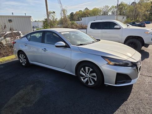 Used 2023 Nissan Altima 2.5 S image 3