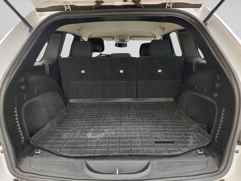 Used 2013 Jeep Grand Cherokee Laredo w/ Laredo E Group AWD/4WD image 28