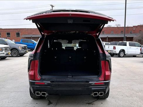 Used 2024 Chevrolet Traverse RS image 37