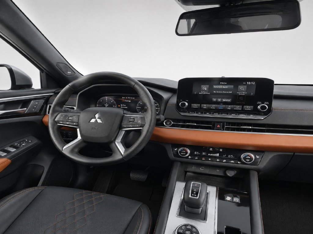 Used 2023 Mitsubishi Outlander SEL AWD/4WD image 38