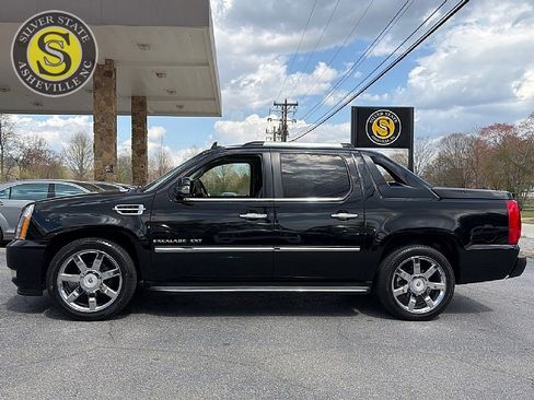 Used 2009 Cadillac Escalade EXT image 3